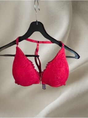 Victoria's Secret Red Lace Front-Close Bra with Racerback NWT 32DD